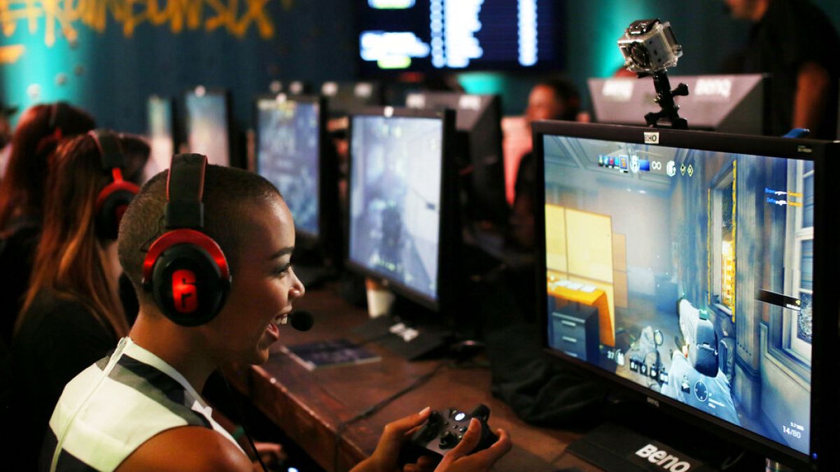 Araştırmaya göre bilgisayar oyunu tutkunları, işitme sorunu tehlikesiyle karşı karşıya