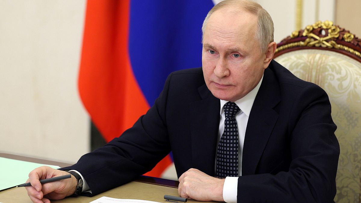 Vladimir Putin gathers over two million re-election signatures thumbnail