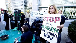 Protesta contro il greenwashing