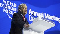 Il segretario generale delle Nazioni Unite Antonio Guterres sul palco del World economic forum a Davos, 17 gennaio 2024