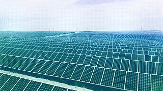 Ein Solarpark westlich von Rio Rancho, NM, USA, Juni 2021