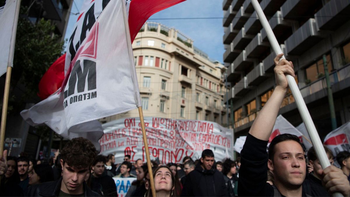Гръцки студенти протестират срещу плана на правителството за частни университети