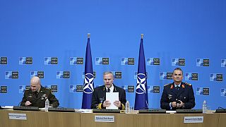 O almirante neerlandês Rob Bauer, chefe do comité militar da NATO, na conferência de imprensa de quinta-feira