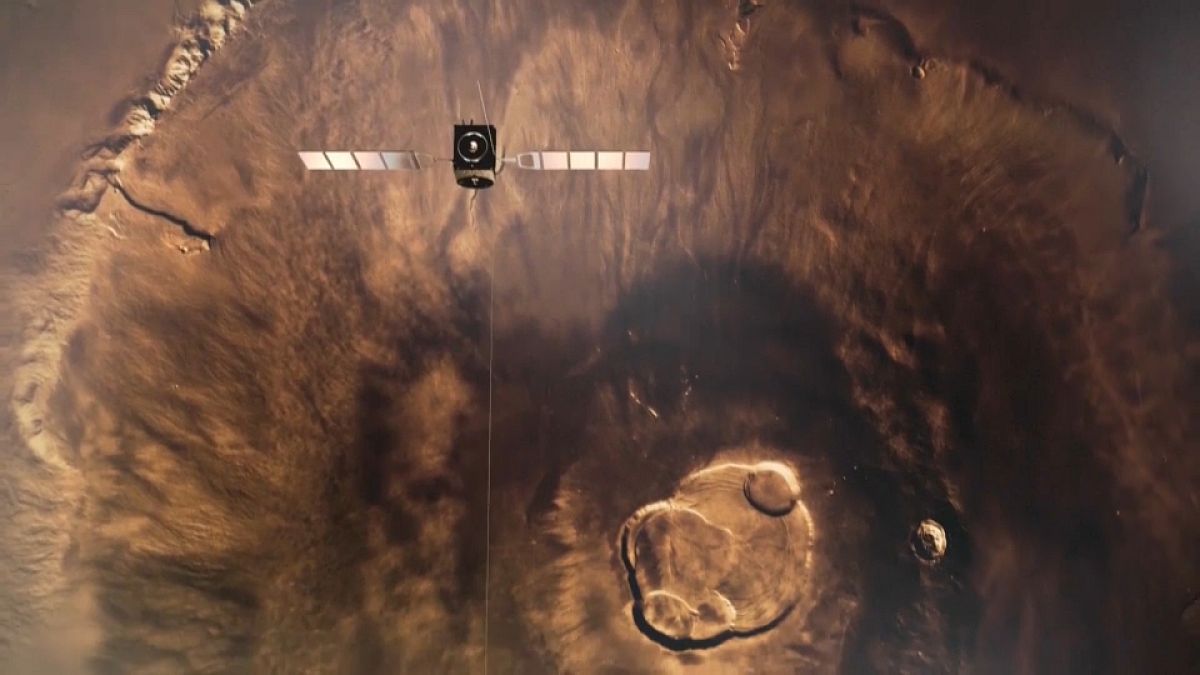 Гора Олимп на Марсе, до которой доходят Борозды Медузы