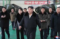 El líder norcoreano Kim Jong-un visita instalaciones de armas nucleares