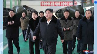 El líder norcoreano Kim Jong-un visita instalaciones de armas nucleares