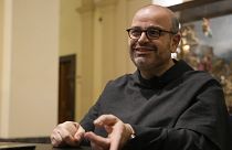 A mesterséges intelligenciával foglalkozó olasz bizottság vezetője, Paolo Benanti ferences szerzetes, aki egyben a Vatikán tanácsadója is, Ferenc pápával beszélget a mesterséges intelligenciáról.