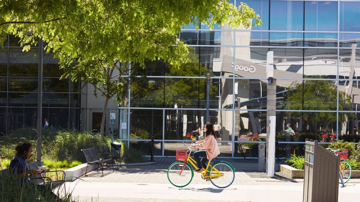 Google инвестира 1 милиард долара в нов център за данни