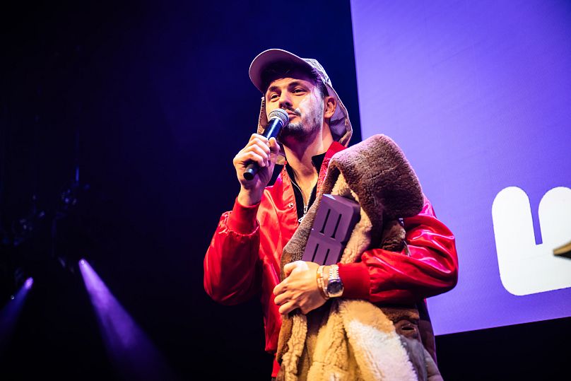 Bulgarian Cartrader accepting his award