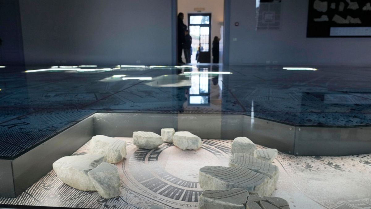 Watch: New archaeological museum unveils stunning ancient marble map of Rome thumbnail