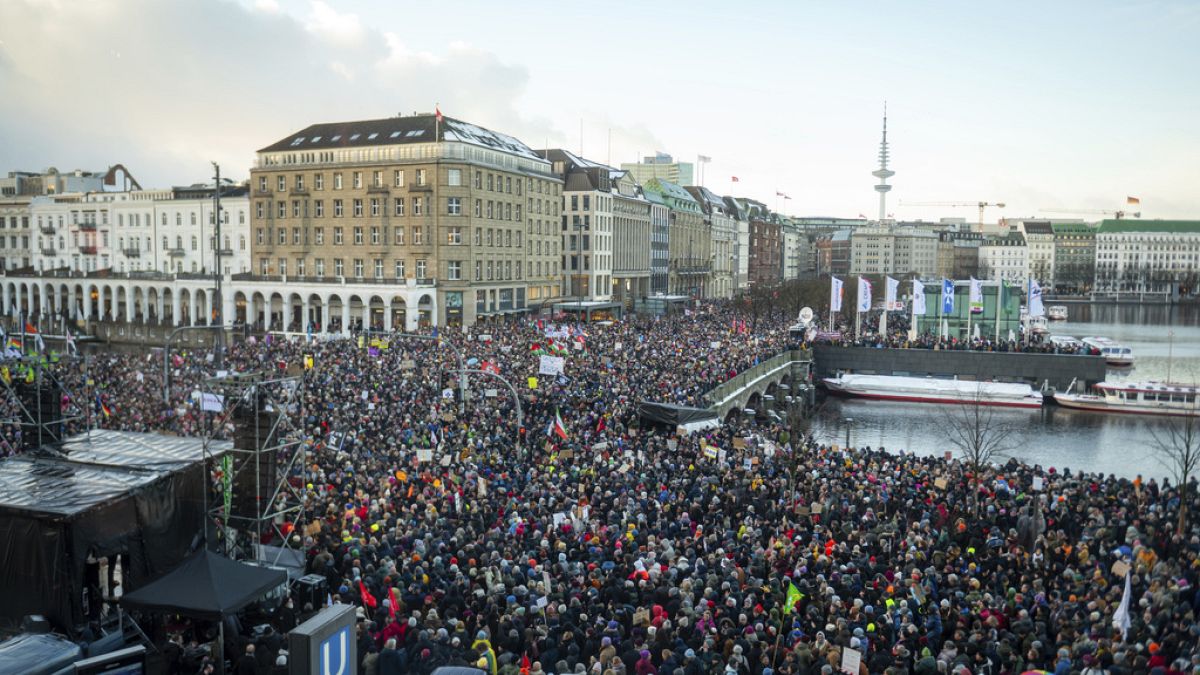 Массовая акция протеста в Гамбурге против ультраправых 