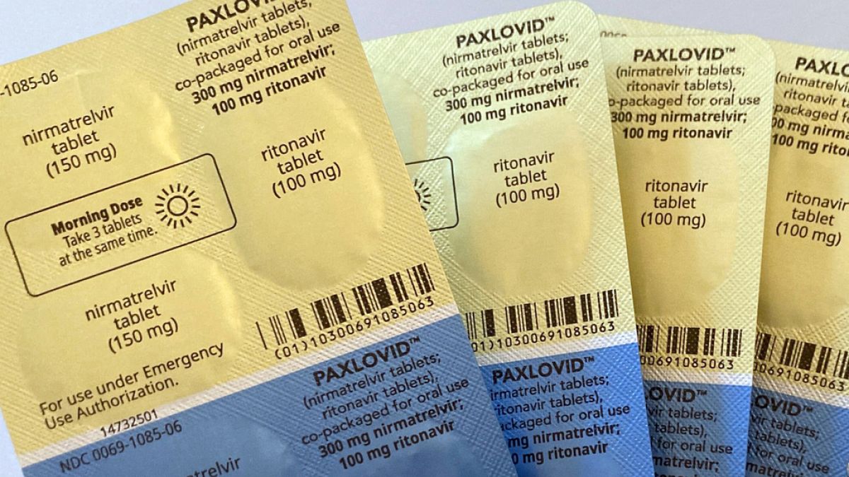 A Pfizer által gyártott és az EMA által 2022 januárjában engedélyezett "Paxlovidot" ingyen kellett volna biztosítaniuk a betegek számára. 