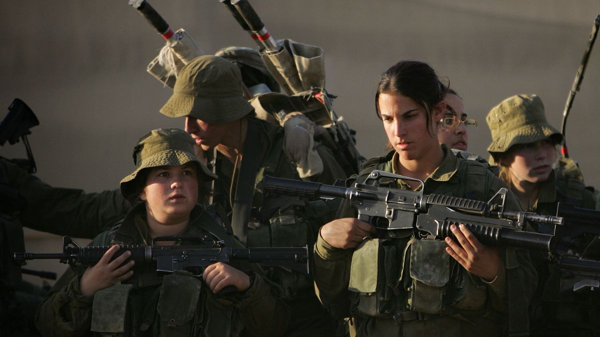İsrailli kadın askerler