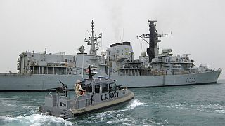بارجة حربية بريطانية في مياه الخليج