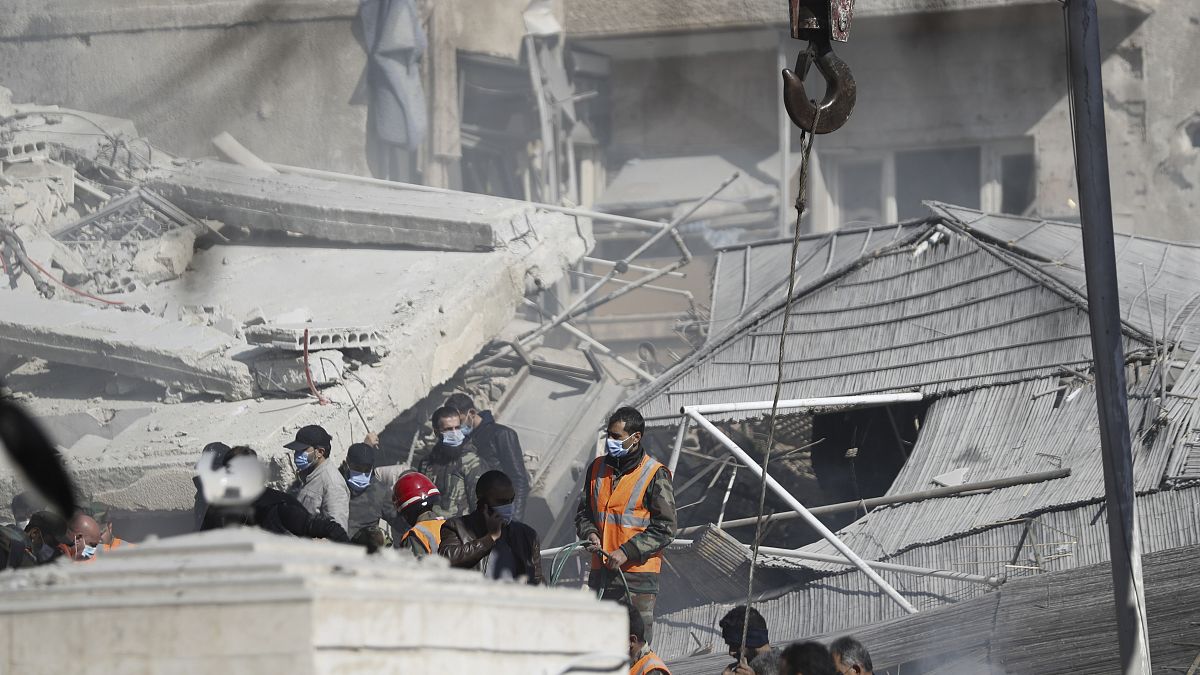 Ракетные удары были нанесены по одному из особняков в квартале Меззе на западе Дамаска