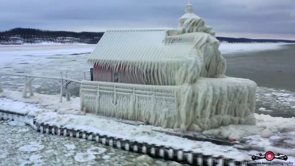 Gelo em Grand Haven, EUA.