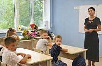 Gyerekek egy mariupoli iskolában 2022. szeptember 1-én