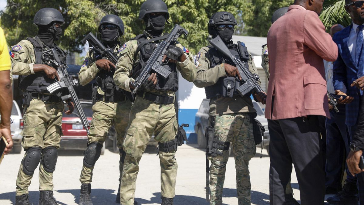 Autoridades haitianas.