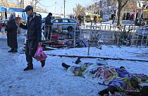  جثث ضحايا قتلوا أثناء قصف تعرضت له دونيتسك، شرق أوكرانيا،  21 يناير 2024.