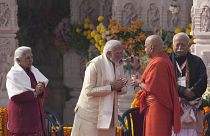رئيس الوزراء الهندي ناريندرا مودي يفطر بعد صيامه الطقسي بعد افتتاح معبد مخصص للإله الهندوسي رام في أيوديا.