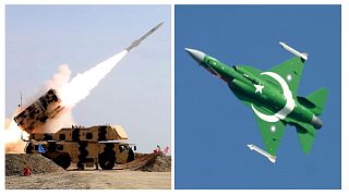 جنگنده‌ای متعلق به ارتش پاکستان (راست) و موشکی متعلق به ایران در رزمایشی در جنوب این کشور به تاریخ ۱۹ ژانویه ۲۰۲۴ (چپ)