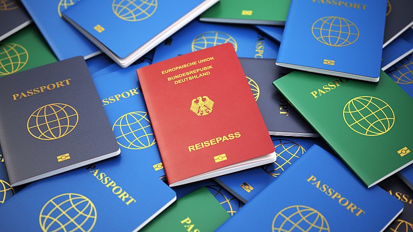 There are some small differences between permanent residency and citizenship in Germany.