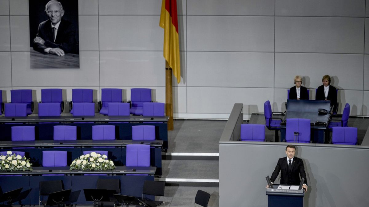 Macron pays tribute to Wolfgang Schaeuble at memorial in German parliament thumbnail