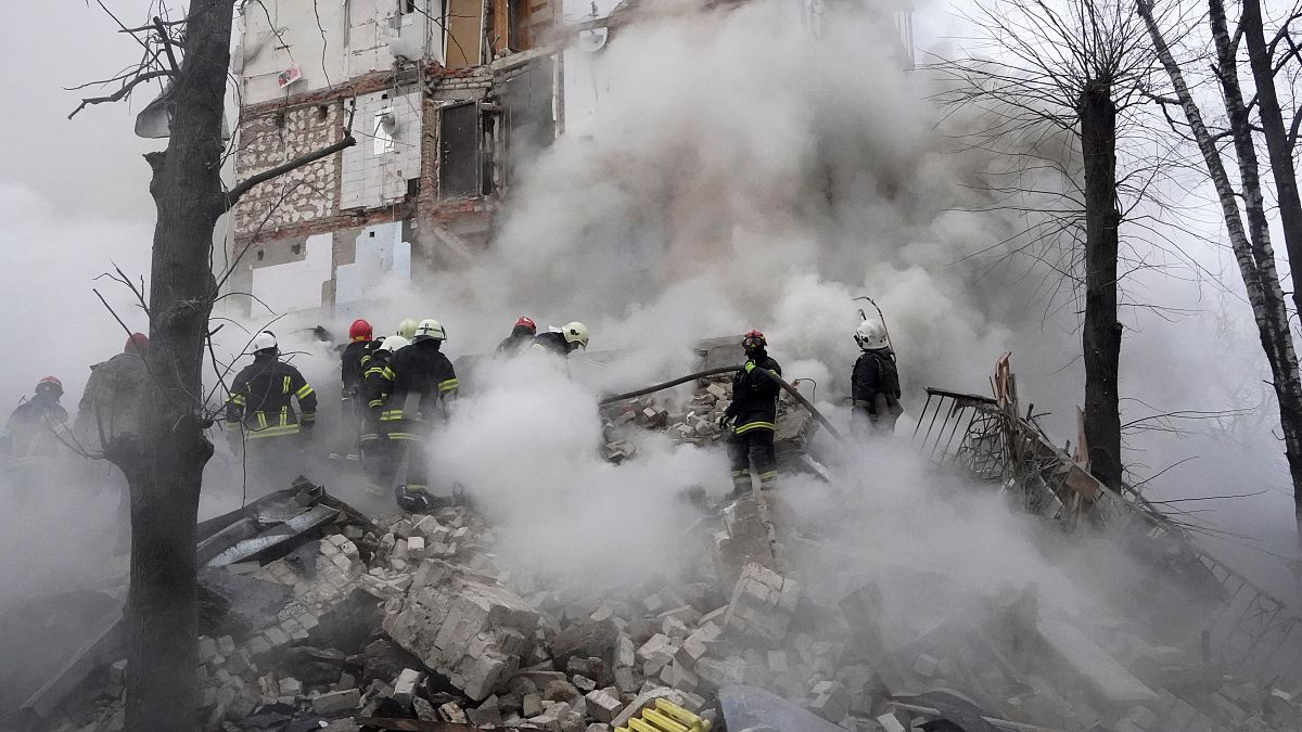 تدمير جزء من مبنى سكني في خاركيف