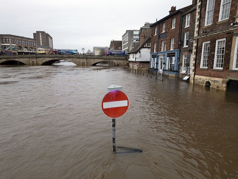 طوفان ایشا در شهر یورک بریتانیا باعث بالاآمدن سطح آب در روز ۲۳ ژانویه شد