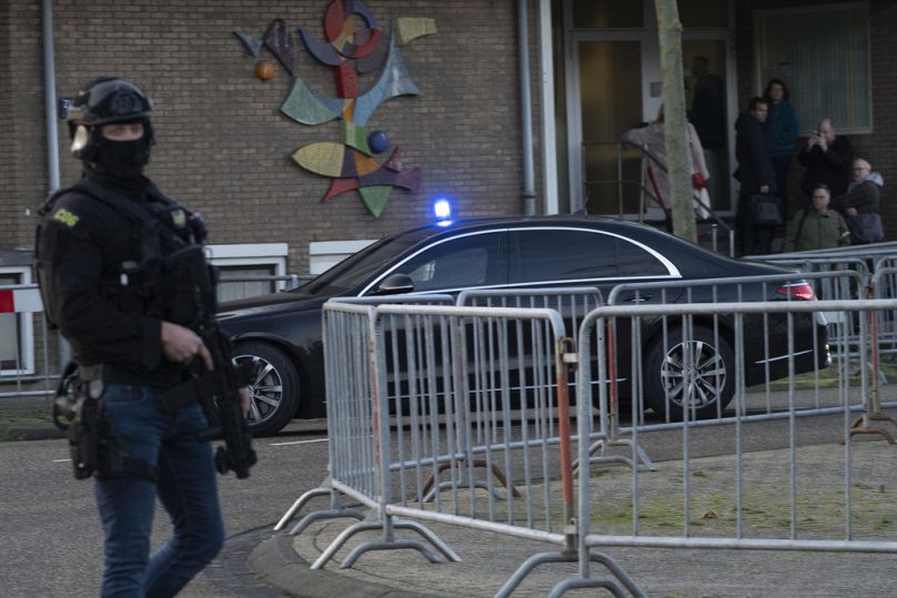 Amsterdam'da güvenlik güçleri