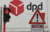 A DPD csomagküldő cég telephelyének bejárata a németországi Hueckelhovenben 2020. május 16-án
