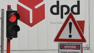 A DPD csomagküldő cég telephelyének bejárata a németországi Hueckelhovenben 2020. május 16-án