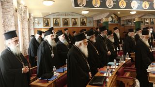 Μητροπολίτες εικονίζονται στην έκτακτη σύγκληση Ιεράς Συνόδου της Ιεραρχίας της Εκκλησίας της Ελλάδος