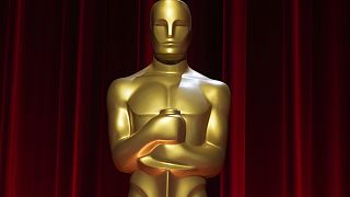 Egy nagyméretű Oscar-szobor a Dolby Theatre-ben Los Angeles-ben