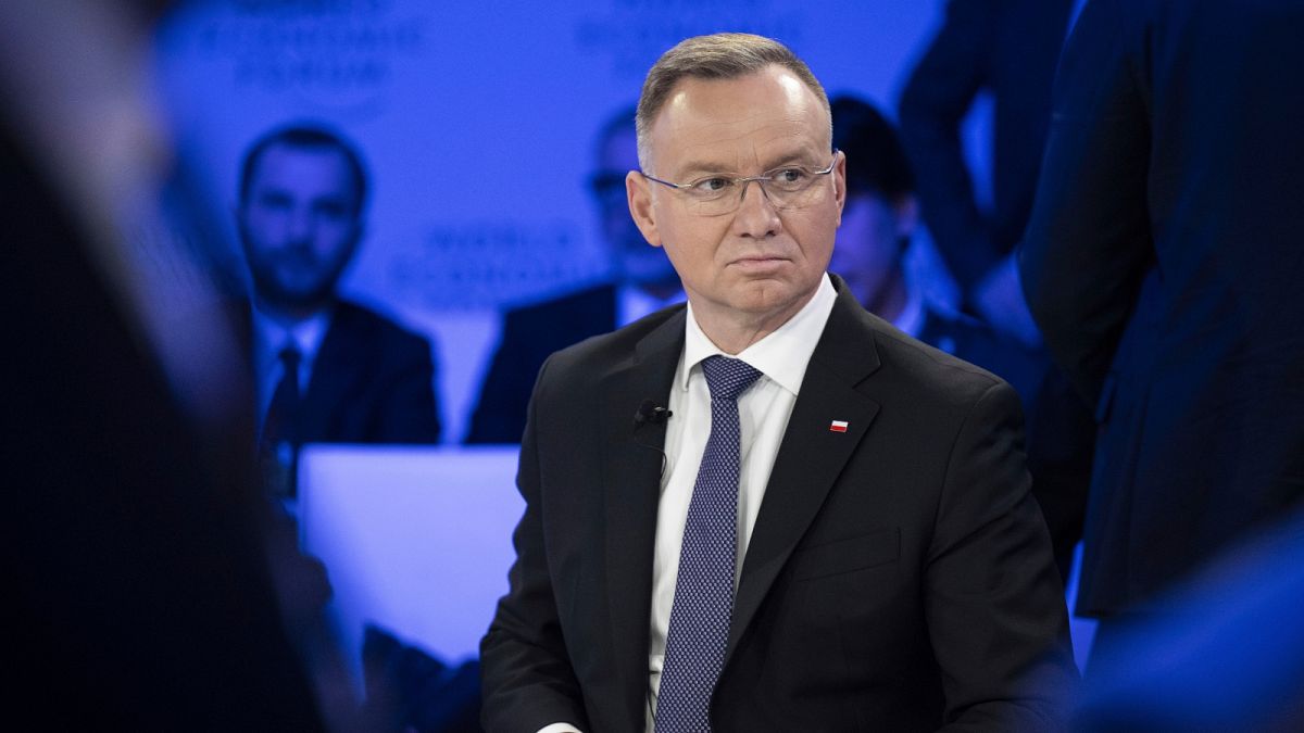 Президентът на Полша помилва депутати от опозицията за втори път в остър политически спор
