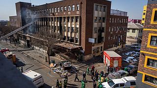 Afrique du Sud : un homme arrêté pour l'incendie meurtrier de Jo'Burg
