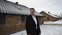 Elon Musk, consejero delegado de Tesla y SpaceX, visita el emplazamiento del campo de exterminio nazi alemán de Auschwitz-Birkenau en Oświęcim, Polonia.