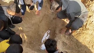 دفن جثة طفل بالقرب من مستشفى ناصر
