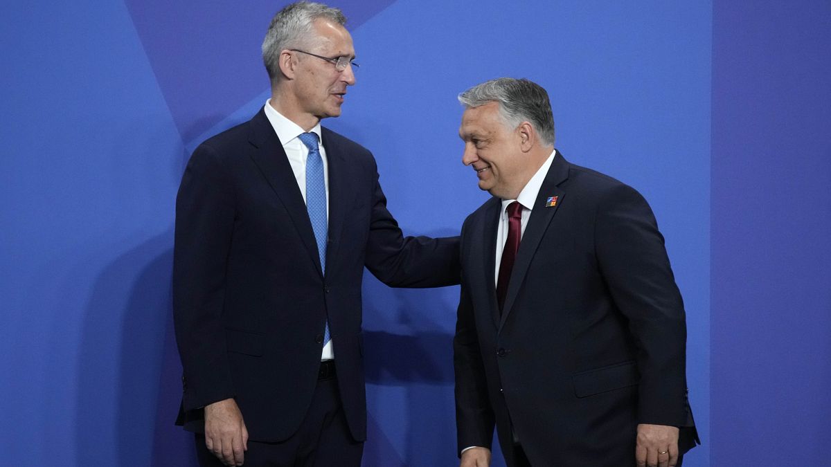 Jens Stoltenberg NATO-főtitkár Orbán Viktor miniszterelnökkel a madridi NATO-csúcstalálkozón 2022. június 29-én