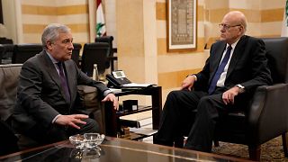 وزير الخارجية الإيطالي تاجاني مع رئيس الوزراء اللبناني نجيب ميقاتي 