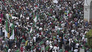  مظاهرة مناهضة للحكومة الجزائرية السابقة في وسط العاصمة الجزائر، 24 مايو، 2019.