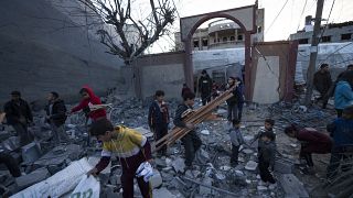قصف مسجد عمر بن عبد العزيز في حي التنور برفح