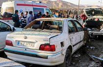 آسیب به ماشین‌های پار کشده در محوطه پس از حملات مرگبار گروه داعش به شهر کرمان در سوم ژانویه
