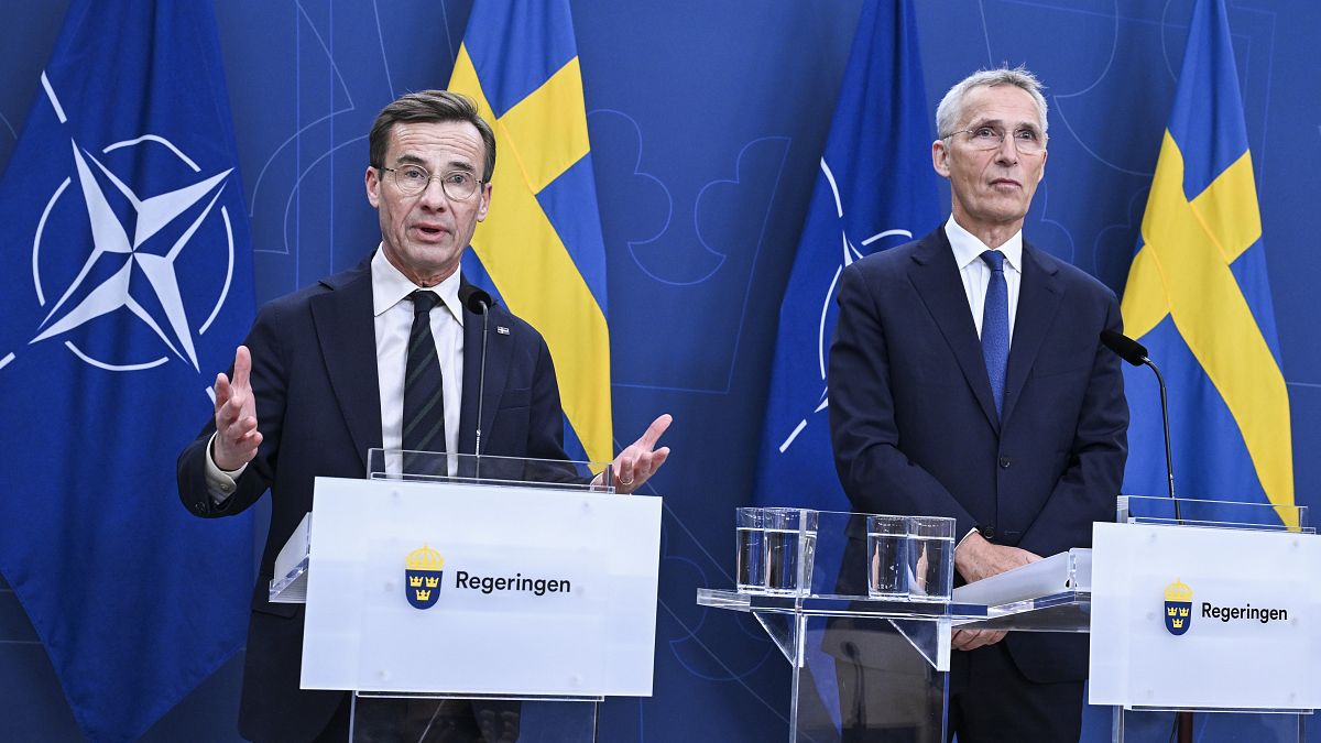 Foto de archivo del primer ministro sueco (izquierda) con el secretario general de la OTAN (derecha) en Estocolmo el 24 de octubre de 2023 