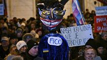 I manifestanti protestano contro la proposta di Fico di modificare il codice penale