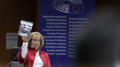 Un eurodéputé a-t-il été surpris en train de sniffer de la cocaïne en  public ?