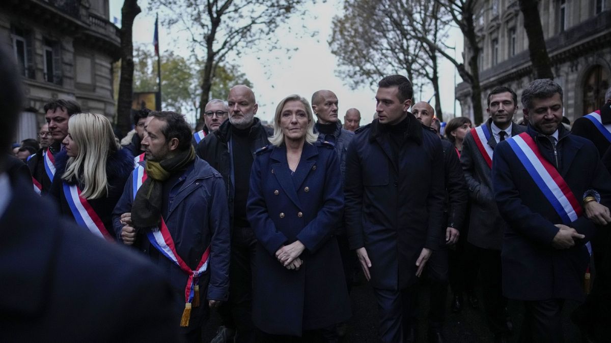 A Nemzeti Tömörülés elnöke novemberben, egy párizsi antiszemitizmus-ellenes demonstráción