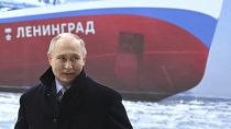 الرئيس الروسي فلاديمير بوتين يحضر مراسم وضع عارضة كاسحة الجليد الخامسة التي تعمل بالطاقة النووية في لينينغراد