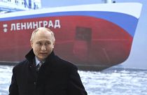 الرئيس الروسي فلاديمير بوتين يحضر مراسم وضع عارضة كاسحة الجليد الخامسة التي تعمل بالطاقة النووية في لينينغراد