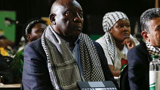 رئيس جنوب أفريقيا سيريل رامافوسا يستمع في جوهانسبرغ في جنوب أفريقيا إلى حكم المحكمة العليا للأمم المتحدة. 2024/01/26